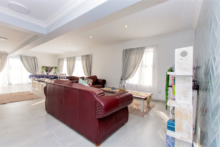 5 Bedroom Property for Sale in Brittania Beach Estate Western Cape